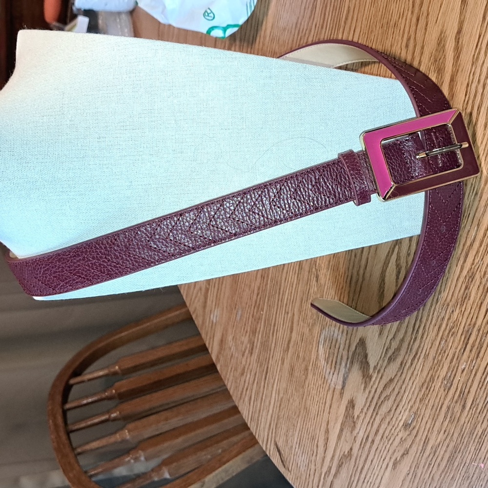 Elegant Talbots M Burgundy Leather Belt With Burgundy/Dark Pink Buckle